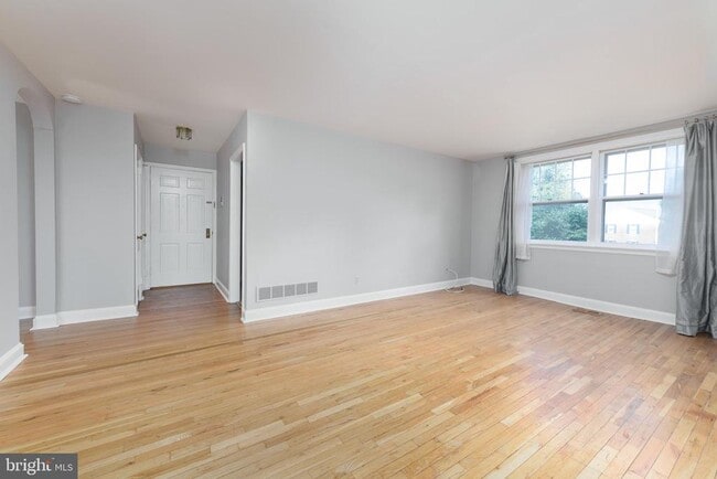 Building Photo - 500 E Lancaster Ave Unit B 124