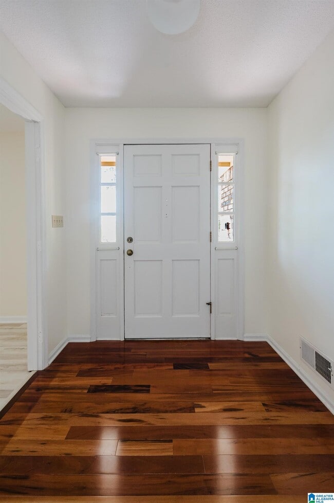 Photo - 1828 Jacobs Ln