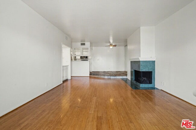 Photo - 521 Montana Ave Unit 301