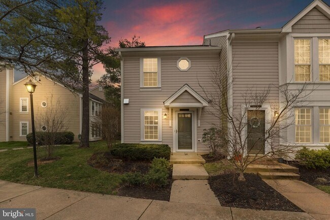 Building Photo - 2403 S Walter Reed Dr