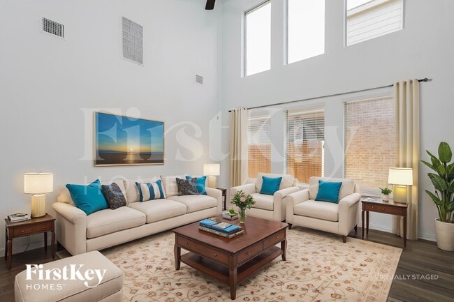 Photo - 2528 Northcote Dr