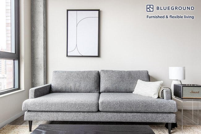 Photo - 939 W Washington Blvd Unidad FL12-ID297