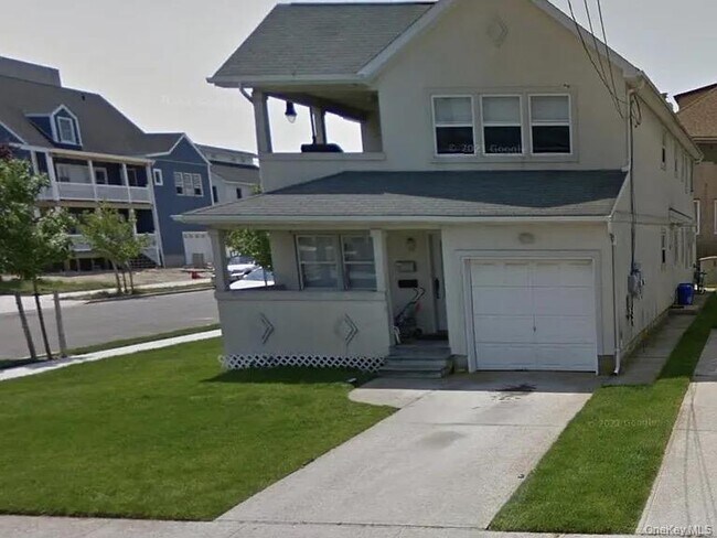 457 Monroe Blvd Unit Upper