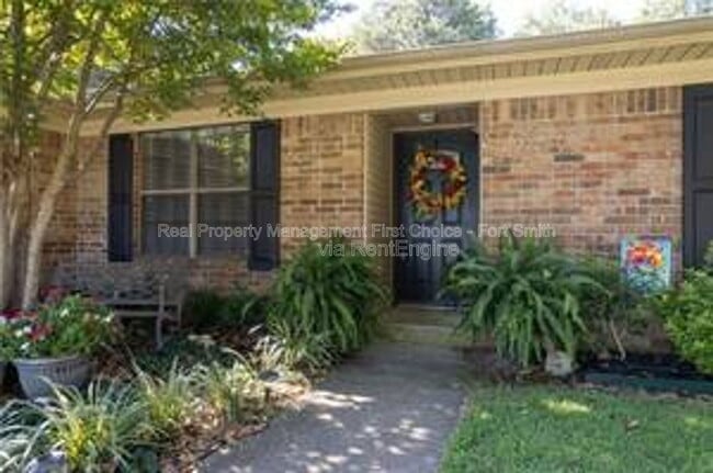 Photo - 306 Elfen Glen St