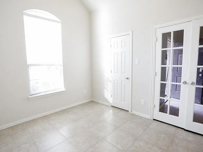 Photo - 1733 Rosson Rd