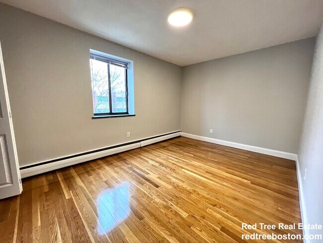 Photo - 62 Parkman St