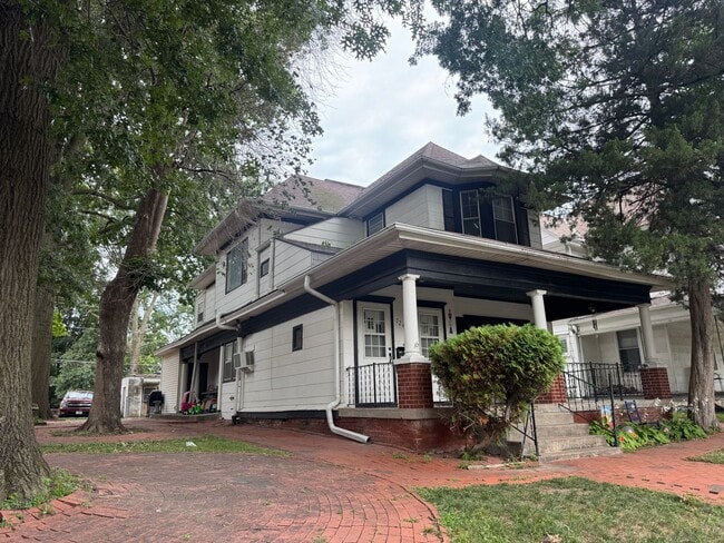 Building Photo - 724 N 25th St Unit 724 N 25th St. Apt A St. Joseph, MO 64506