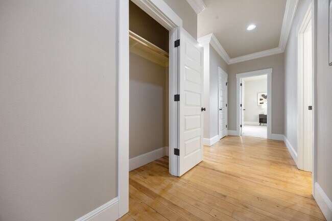 Photo - 3 Bed, 2 Bath Craftsman style home - NE PDX