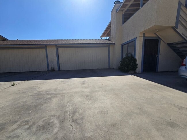 Photo - Place 920 W Alene Ave Unit Apt B