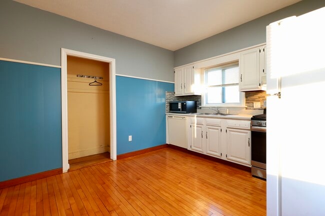 Building Photo - 31 Anthony St Unit Second Floor Apartment