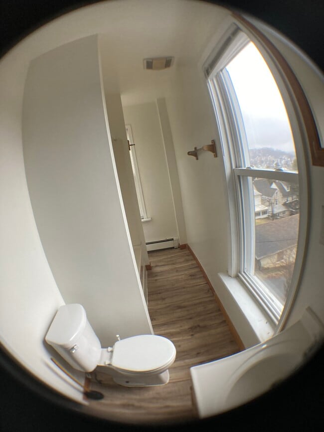 Photo - 307 W 8th St