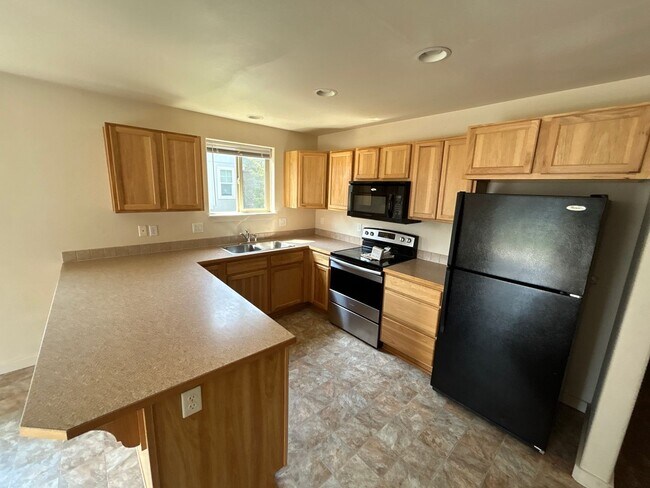 Photo - 2236 SW Reindeer Ave