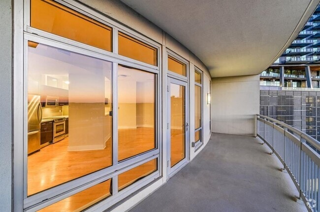 Building Photo - 603 Davis St Unit 910 Rental