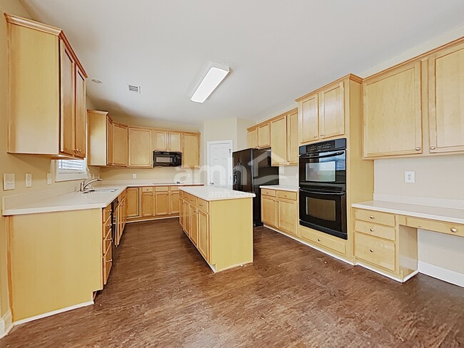 Photo - 6502 Blessing Rd SE