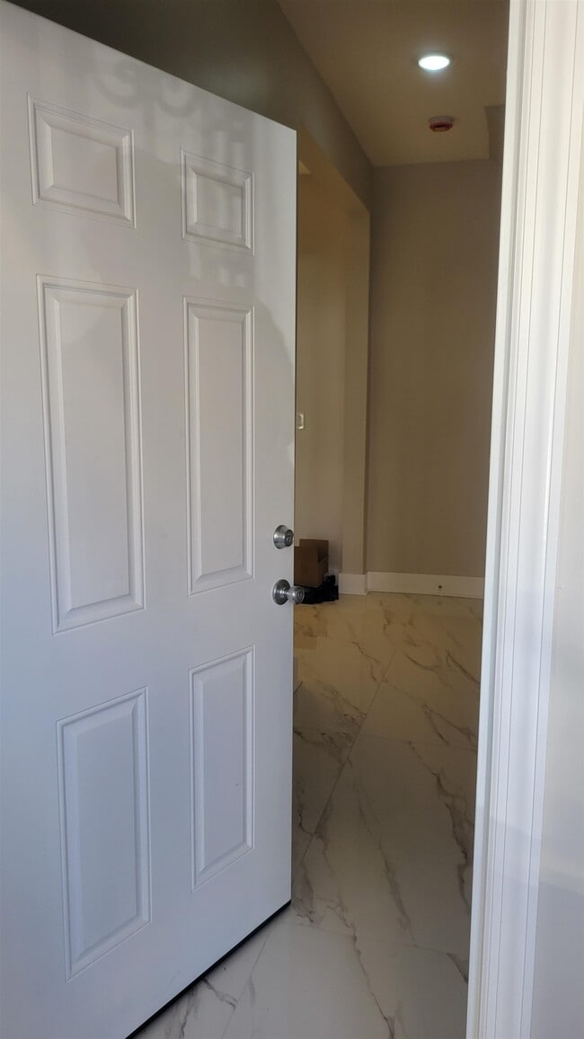 Photo - 433 67th St