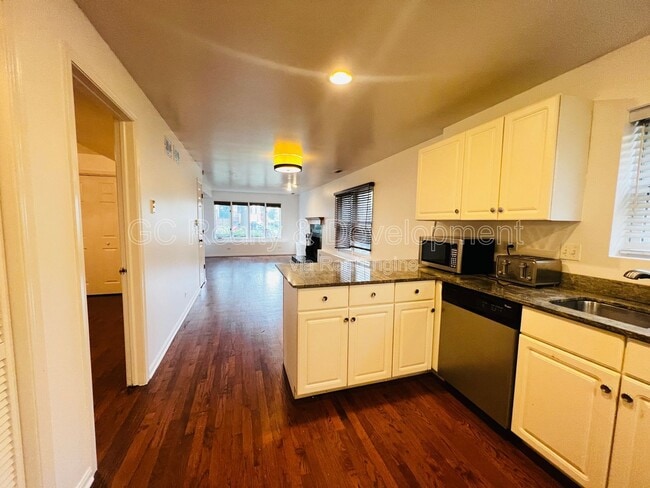 Photo - 1756 W Roscoe St Unit 1