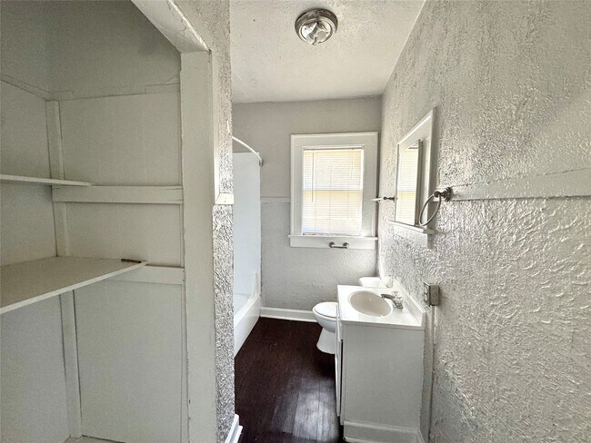 Photo - 1658 W Main St Unit 1