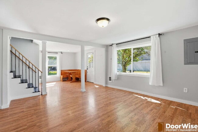 Building Photo - Charming 4-Bed Newberg Home!