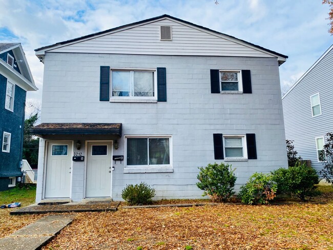 Building Photo - 3212 Barton Ave Unit Apt. B