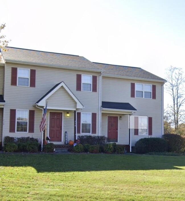 Building Photo - 712 S Cherokee St