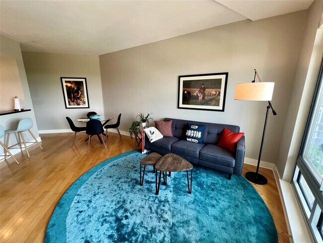 Photo - 603 Davis St Unit 712