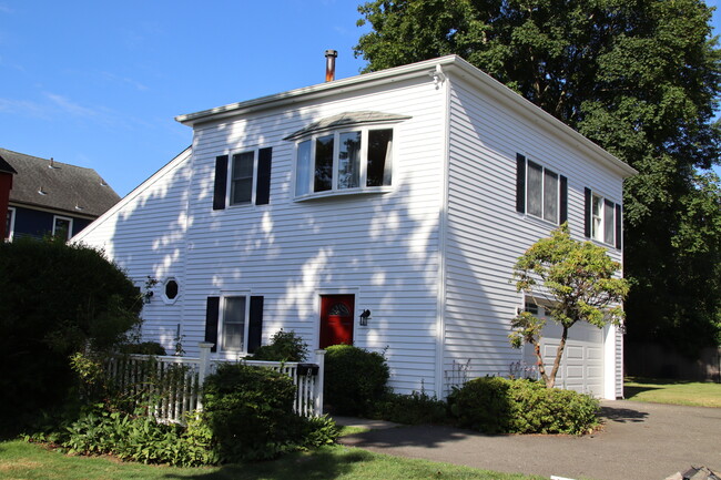 Building Photo - 3 Maple St Rental
