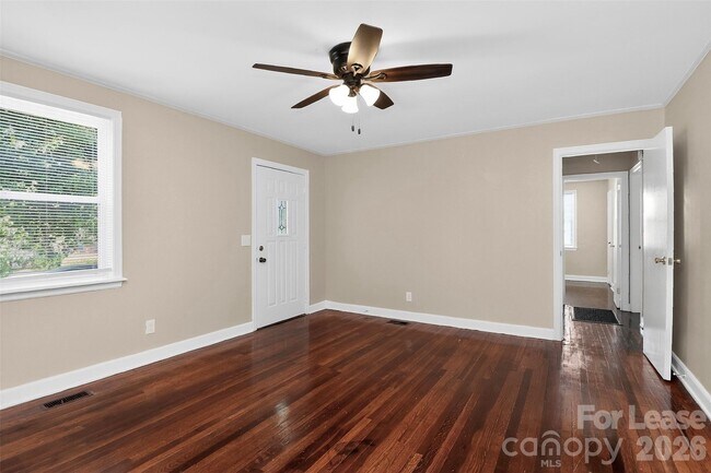 Photo - 1011 Lomond Ave