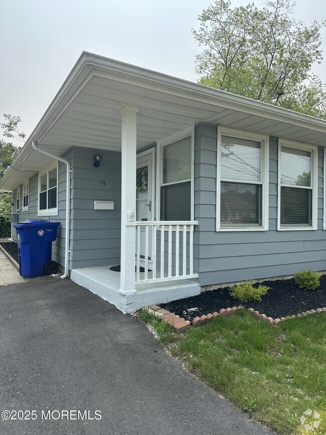Building Photo - 19 Niagara Dr Rental