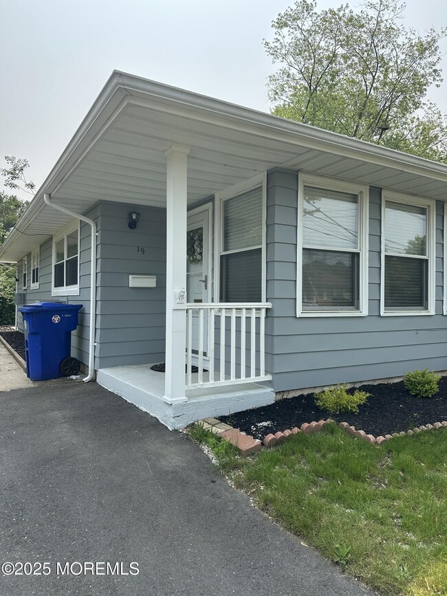 Building Photo - 19 Niagara Dr Rental