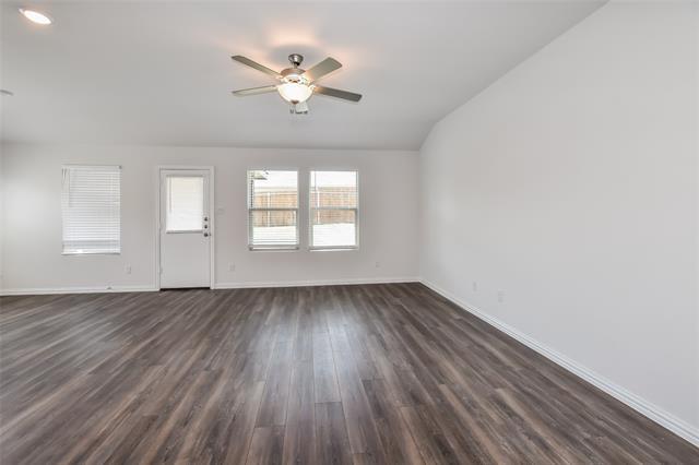 Photo - 380 Mohan Dr