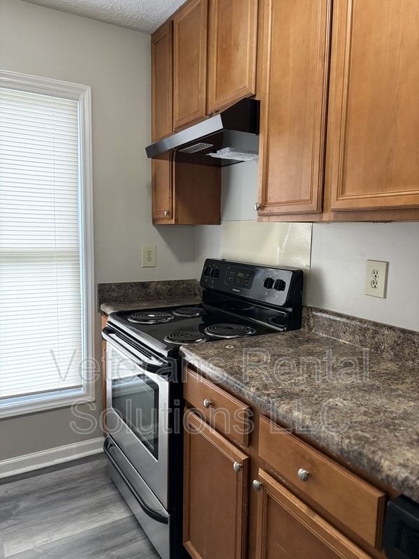 Photo - 410 Kirkcaldy Ct