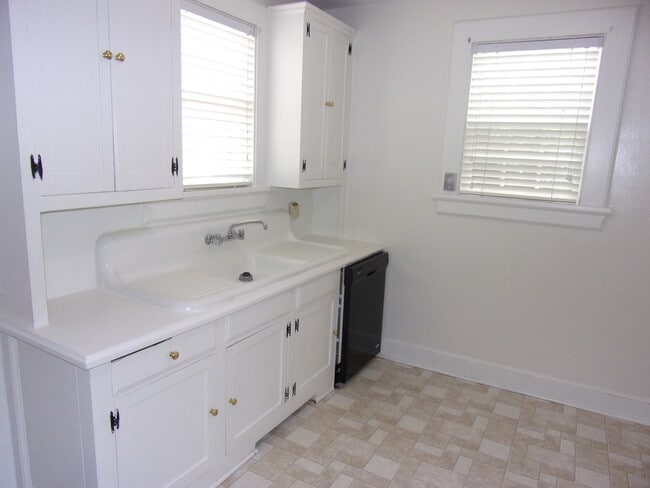 Photo - r1905b Unit 1907