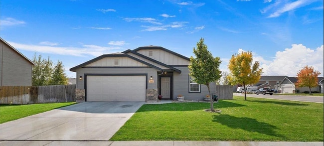 Building Photo - 765 SW Portal St