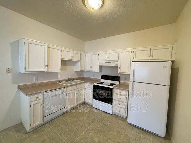 Photo - 209 E Robberson St Unit C