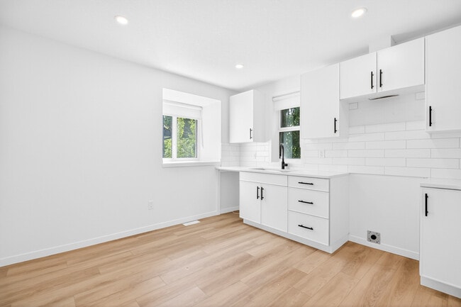 Photo - 12133-12146 46 St NW Unit 12133 BSMT