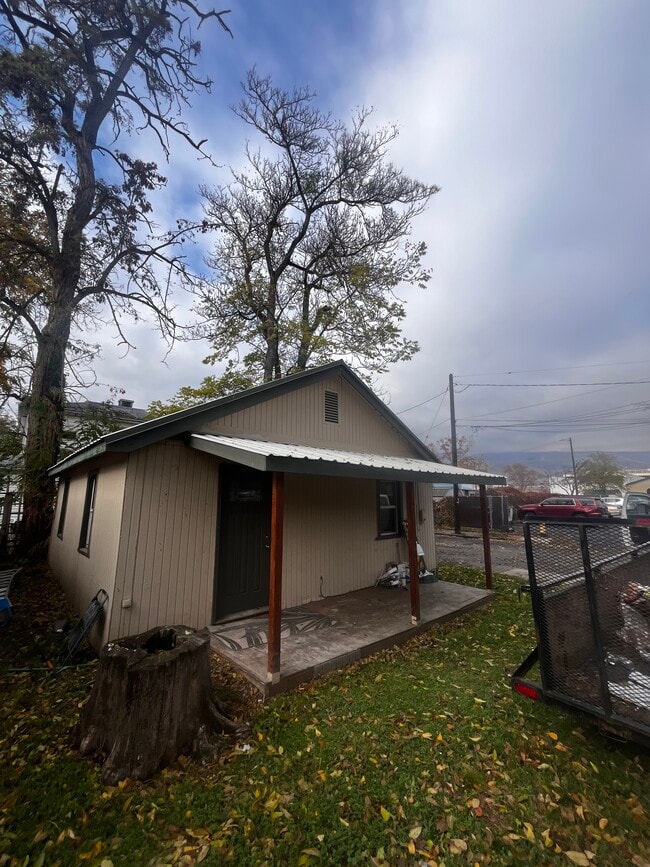 Photo - 1216 Rigby Ln