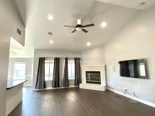 Photo - 6509 N Vista Ave