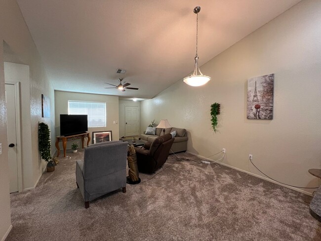 Photo - HOME CLOSE TO THE COLLEGE!