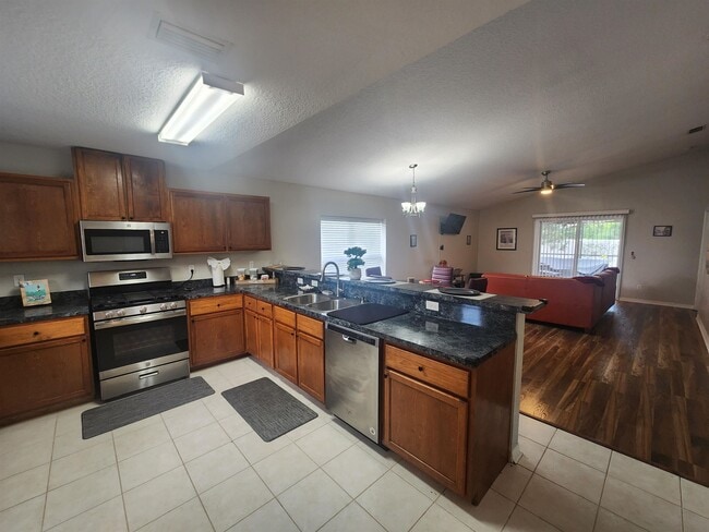 Photo - 162 Stewart St