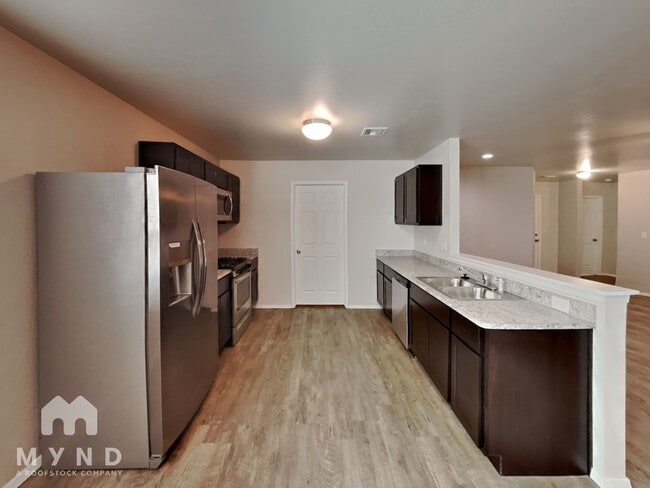 Photo - 2923 Russell Rd