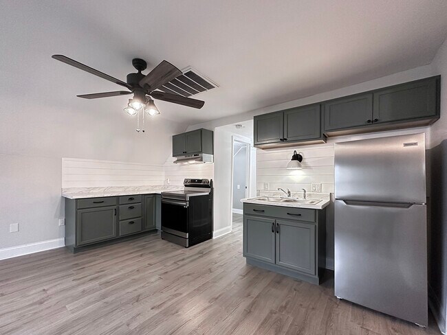 Photo - 331 Northline Rd