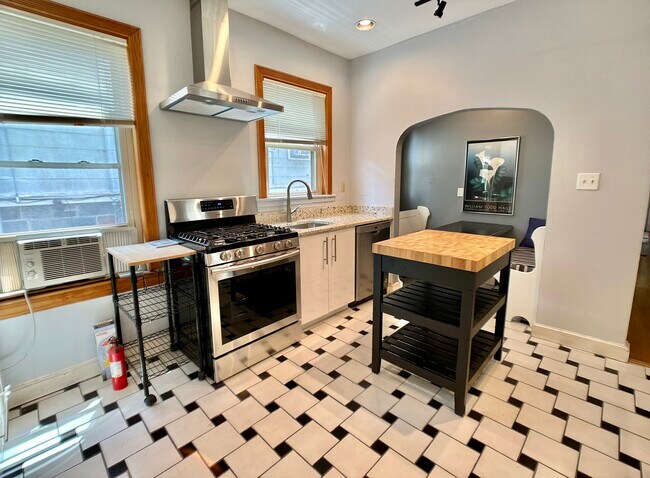 Building Photo - 28 Weld Hill St Unit 1 Rental