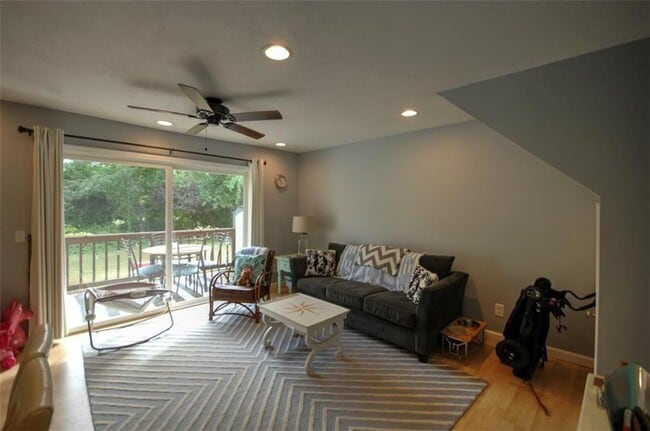 Photo - 10 E Beach Rd