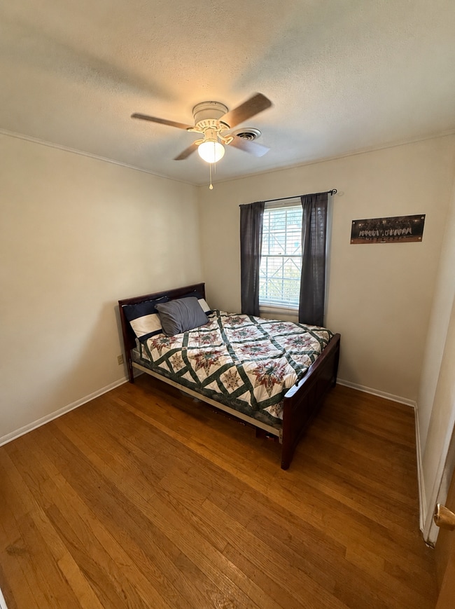 Photo - 503 Pell Ave