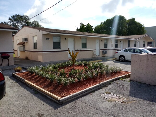 Photo - 1001 NW 8th St Unit 4