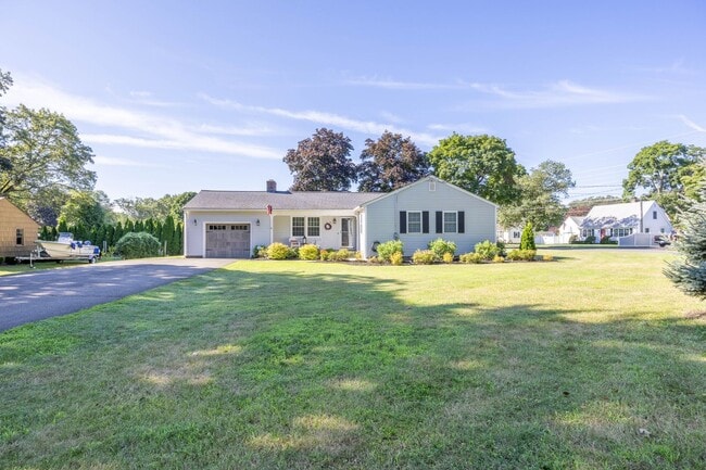 Building Photo - Charming 3-Bedroom Home in a Peaceful Neig...