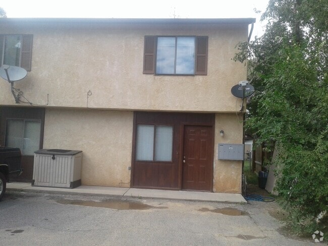 Building Photo - 2 bedroom, 1.5 bathroom condo near SUU
