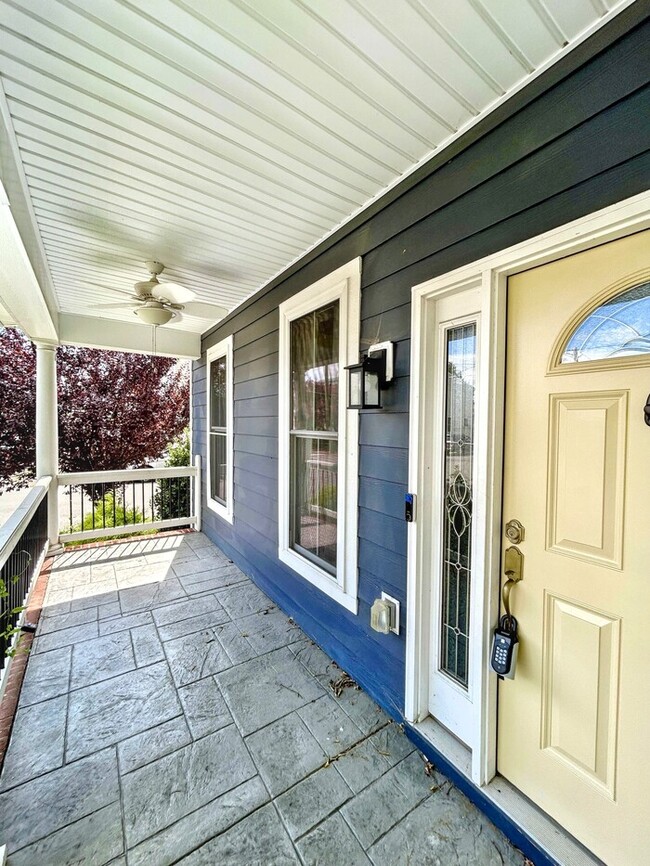 Photo - 900 N 27th St