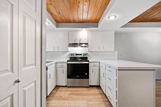 Photo - Beautiful Rustic-Style 1-bedroom Apartment...