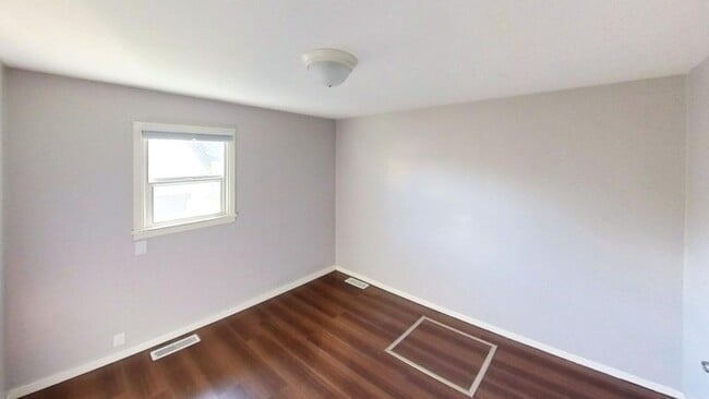 Photo - 2 Bedroom, 1 Bathroom Available!